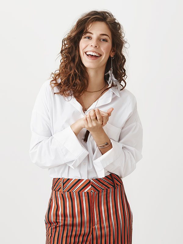 female-colleague-clapping-hands-applauding-friend-XLY9JWE.jpg